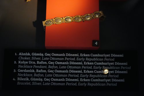 aw724833-06.jpg