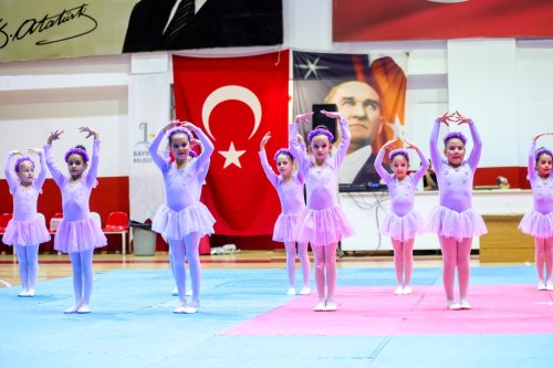 bayraklili-kursiyerlerden-yil-sonu-gosterisi-2.jpeg