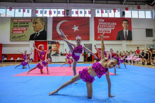 bayraklili-kursiyerlerden-yil-sonu-gosterisi-4.jpeg