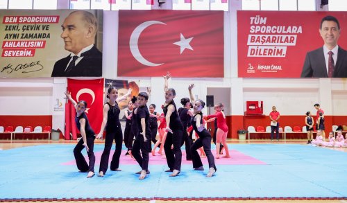 bayraklili-kursiyerlerden-yil-sonu-gosterisi-7.jpeg