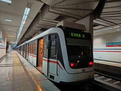 evka-3-metro-istasyon-peronu.jpg