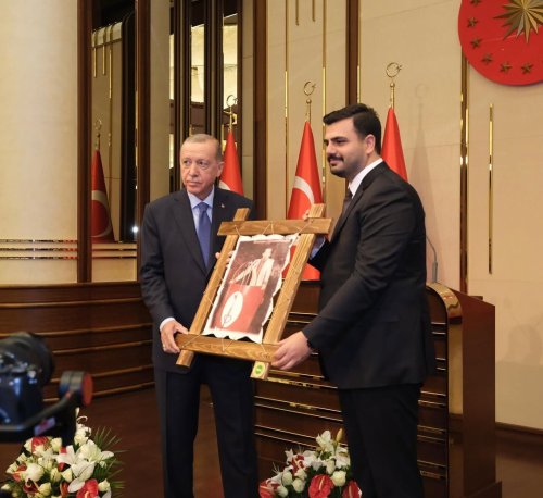 sayin-cumhurbaskanimiz-liderimiz-recep-tayyip-erdogan-ulkemizin-dort-bir-yanindan-bir-araya-gel.jpg