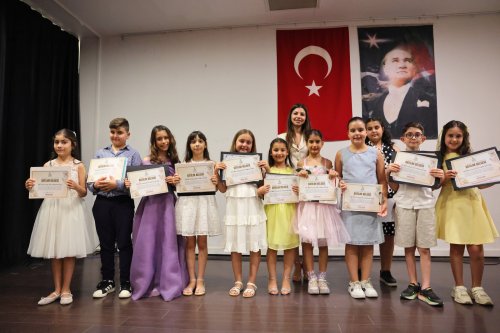 basamak-kursiyerlerinden-yil-sonu-etkinligi-8.jpeg