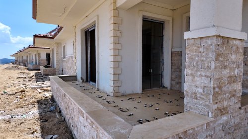 aw738160-06.jpg