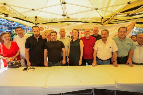 baskan-mutludan-konakli-komsularina-asure-ikrami-6.jpeg