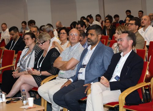 soldan-dorduncu-doc-dr-serhun-al-besinci-ise-dr-umut-can-adisonmez.jpeg