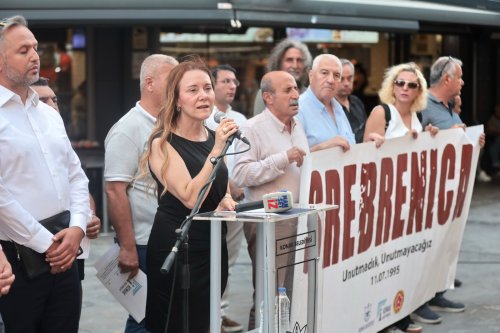 srebrenitsada-katledilen-canlar-konakta-anildi-4.jpeg