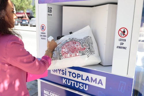 konaklilarin-eski-giysileri-cope-degil-geri-donusume-gidiyor-1.jpeg