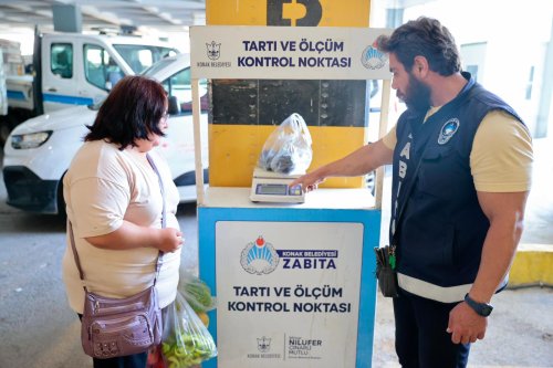 konakin-pazar-yerlerinde-guvenli-alisveris-3.jpeg
