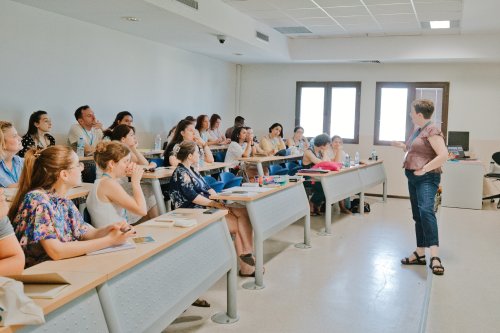 fransizca-ogretmenlerinin-mesleki-gelisimlerini-desteklemek-amaciyla-duzenlenen-fransizca-ogretmenleri-yaz-universitesi-etkinligi-ieude-gerceklestirildi.jpeg