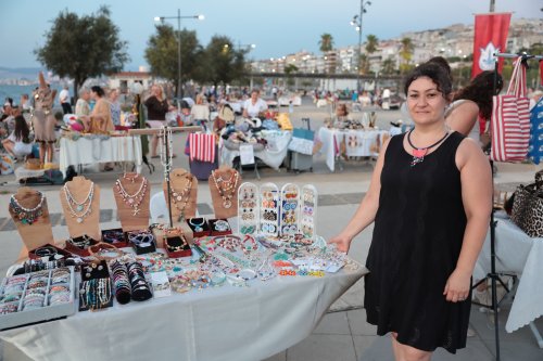 konakin-gece-kermesi-ile-150-kadinin-emegi-kazanca-donusuyor-1.jpeg
