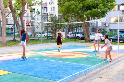 cocuklar-istedi-baskan-mutlu-yapti-o-park-voleybol-sahasina-kavustu-5.jpeg