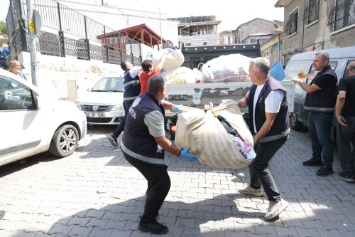 konak-zabitasindan-izinsiz-seyyar-satisa-siki-denetim-1.jpeg