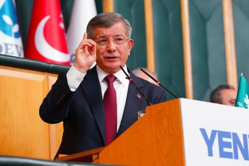 bomba-iddia-ahmet-davutoglu-siyaseti-birakiyor-fc31c35718-amp.jpg