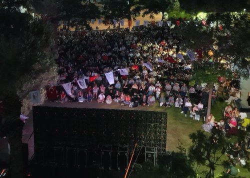 bayraklida-acik-hava-sinema-gunleri-devam-ediyor-5.jpeg
