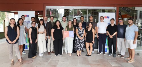 izmir-ekonomi-universitesinin-ev-sahipliginde-duzenlenen-creative-business-cupin-turkiye-yaratici-is-kupasi-kazanani-belli-oldu.jpg