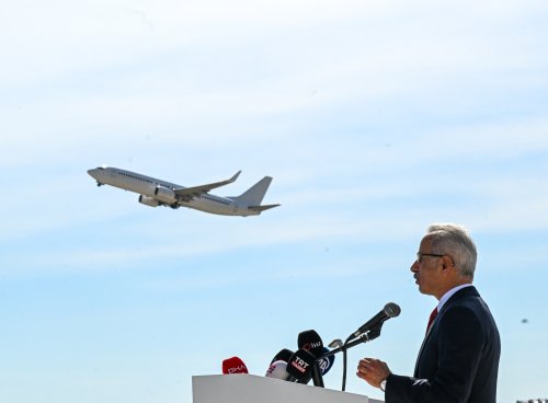 aw763936-05.jpg