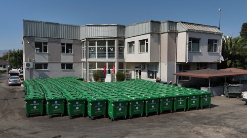 konakin-sokaklari-yeni-konteynerlerine-kavustu-2.jpeg