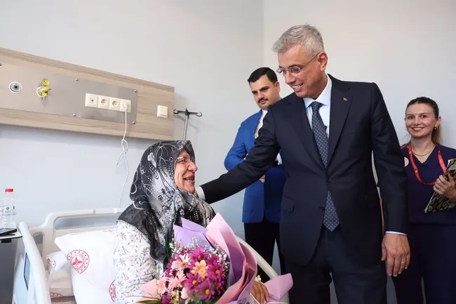0x0-bakan-memisoglundan-izmire-bir-mujde-daha-ikinci-sehir-hastanesi-geliyor-1787333925695.webp