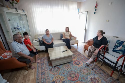 baskan-mutlu-konakli-komsularinin-evlerine-konuk-oldu-2.jpeg