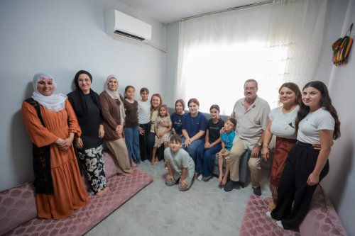 baskan-mutlu-konakli-komsularinin-evlerine-konuk-oldu-5.jpeg