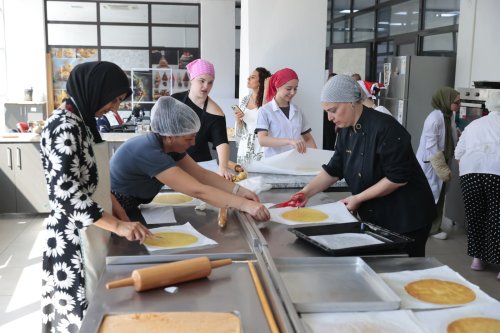 konakli-kadinlar-temel-pastacilik-egitimiyle-uretim-ve-istihdama-katiliyor-10.jpeg