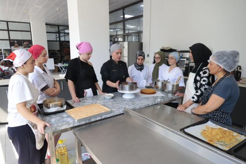 konakli-kadinlar-temel-pastacilik-egitimiyle-uretim-ve-istihdama-katiliyor-5.jpeg