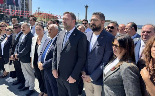 chp-izmir-zafer-bayrami-celenk-sunumu-1.jpg