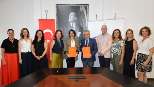 izmir-ekonomi-universitesi-ieu-ile-turk-egitim-vakfi-tev-arasinda-genclerin-egitimine-akademik-ve-mesleki-gelisimine-katki-sunmak-amaciyla-is-birligi-gerceklestirildi.jpg