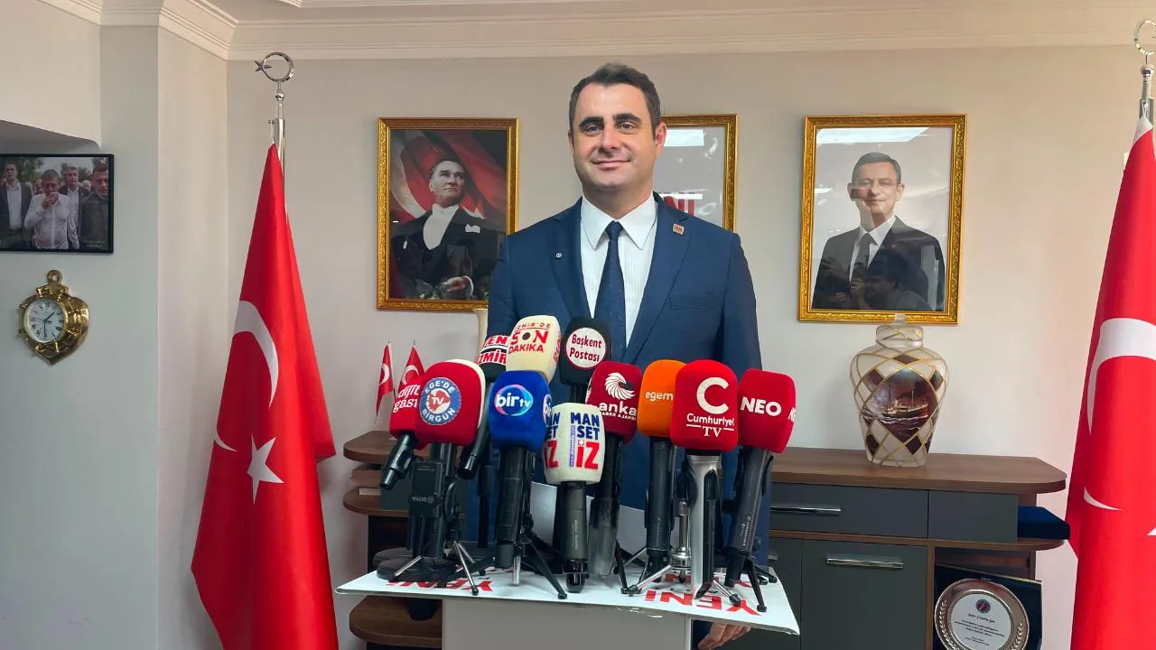 gucten-siyasetcilere-30-40-yil-elestirisi-bu-ulkeye-faydasi-yok-6a9e970940889.webp