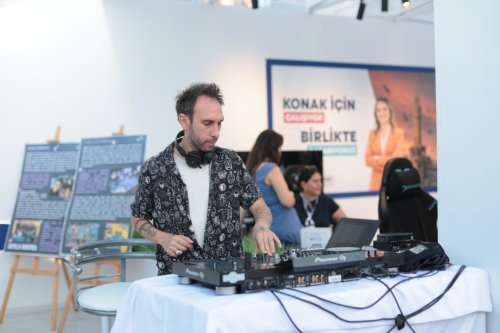 konak-belediyesi-standi-fuarin-gozbebegi-oldu-13.jpeg