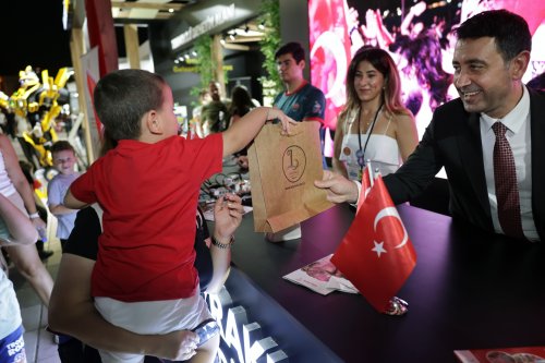 bayraklinin-kultur-sanat-teknoloji-ve-sporu-fuarda-bulustu-2.jpeg