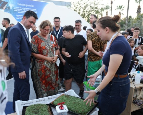bayraklinin-kultur-sanat-teknoloji-ve-sporu-fuarda-bulustu-9-001.jpeg