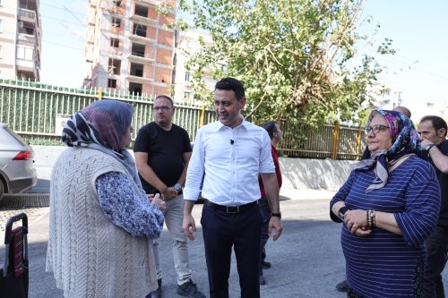 bayraklida-asfalt-seferberligi-suruyor-25-noktada-tamamlandi-5-noktada-daha-basliyor-16.jpeg