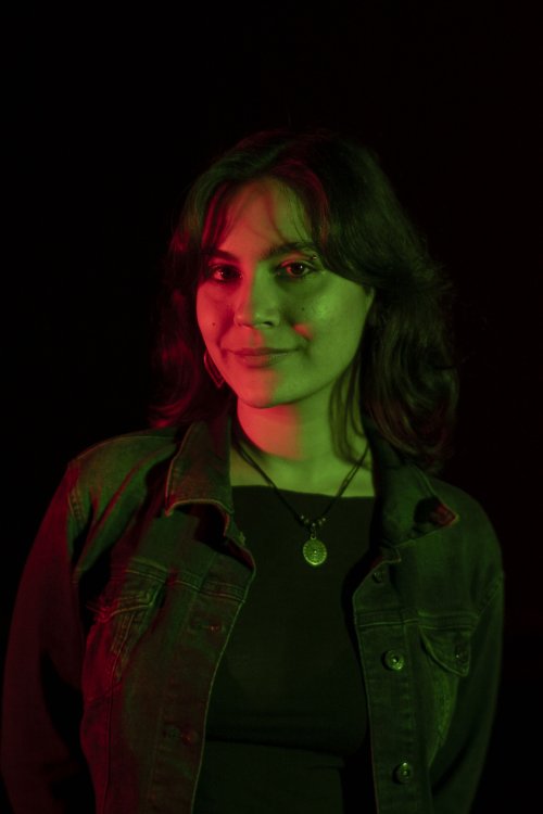 dila-sengezer.jpg