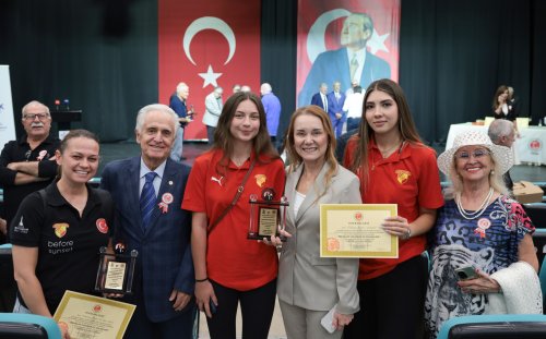 konakta-sporun-emektarlarina-vefa-gecesi-7.jpeg