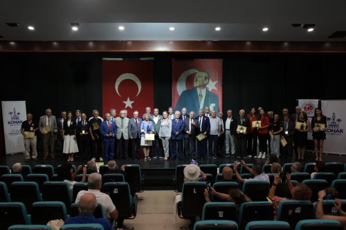konakta-sporun-emektarlarina-vefa-gecesi-9.jpeg