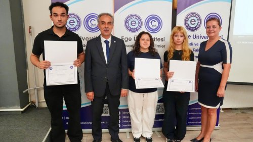 ege-universitesinde-yeni-ogrencilerin-oryantasyon-sureci-tamamlandi-1.jpg
