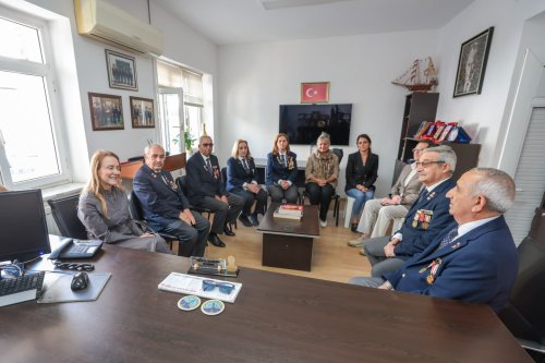 htdyylzwqaah6s9.jpg