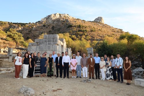 antik-kentte-gunun-anisina-toplu-fotograf-cekimi-yapildi.jpg