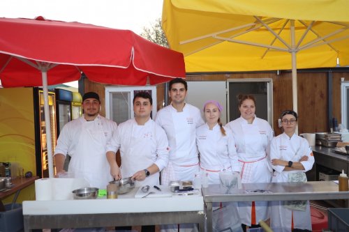 zmir-ekonomi-universitesi-gastronomi-ve-mutfak-sanatlari-bolumu-etkinlige-buyuk-katki-sagladi-1.jpeg