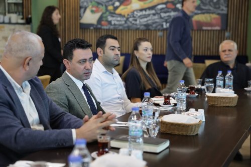 bayrakli-belediyesinden-amator-spor-kuluplerine-3-milyon-liralik-destek-4.jpeg