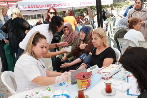bayraklida-yaslilar-gunu-cesitli-etkinlillerle-kutlandi-1.jpeg