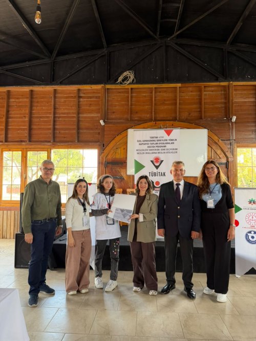 zmir-ekonomi-universitesi-ieu-lisede-egitim-goren-ozel-gereksinimli-30-genci-meslekleri-taniyorum-isimi-seciyorum-adli-proje-kapsaminda-kampuste-bulusturdu-7.jpg