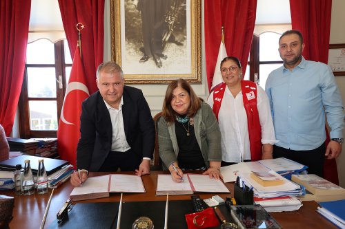 urla-belediyesi-ve-turk-kizilayi-urla-subesinden-sosyal-dayanismayi-guclendirecek-is-birligi-2.jpg
