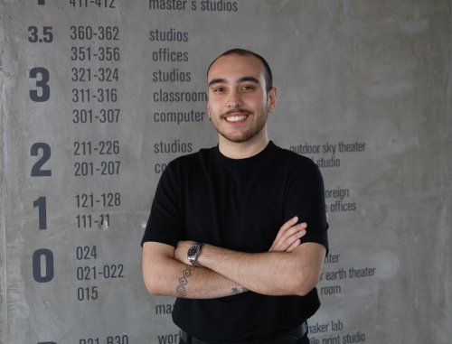 zmir-ekonomi-universitesi-gorsel-iletisim-tasarimi-bolumu-2026-yili-mezunu-oguz-ulgen-tunc.jpg