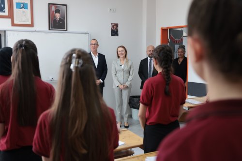 baskan-mutlu-okul-ziyaretlerini-surduruyor-3.jpeg