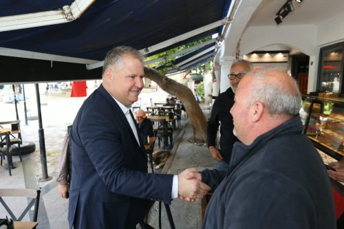 huh2mqzw8aakuni.jpg