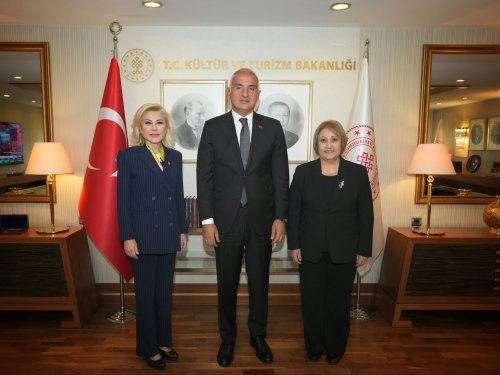 hulq1qixkaaoyr1.jpg