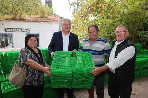 urla-belediyesinden-zeytin-ureticisine-hasat-egitimi-ve-kasa-destegi-1.jpeg